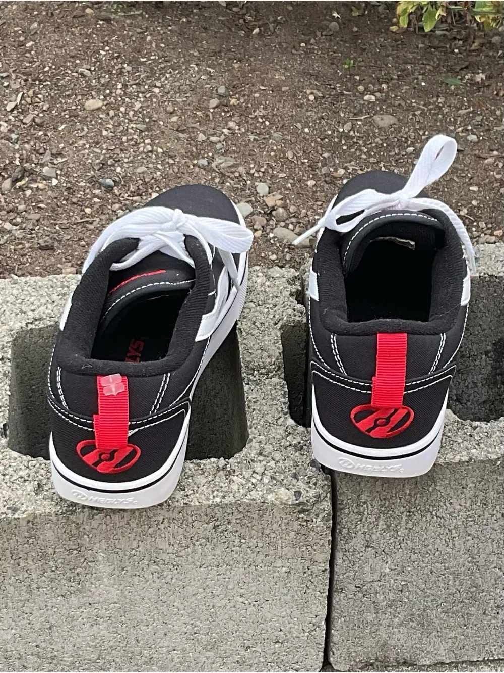 Heelys GR8 Pro 20 Black White Red Wheeled Skate Shoes Youth Size 6
